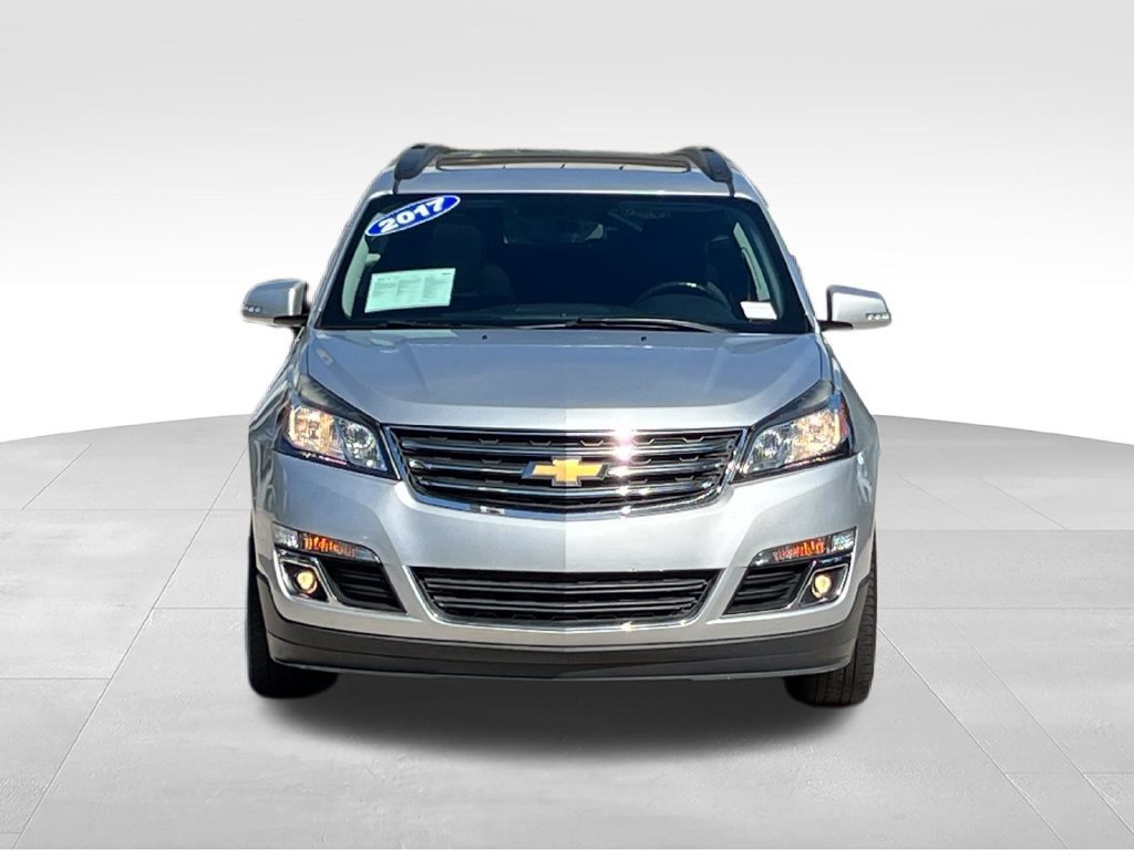 Used 2017 Chevrolet Traverse LT w/ Traveler's Package FWD image 2
