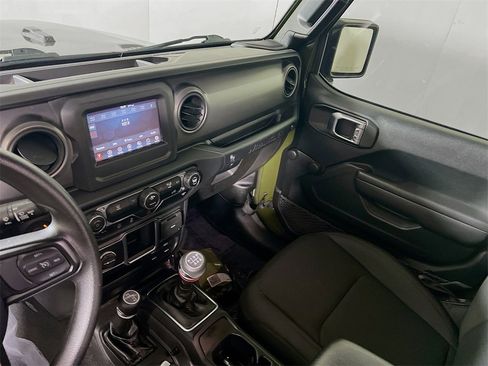 Used 2022 Jeep Wrangler Willys image 22