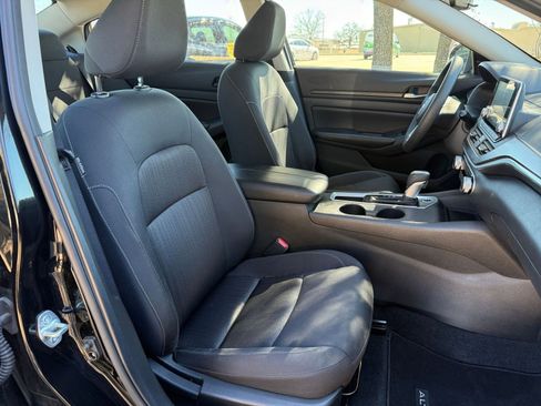 Used 2025 Nissan Altima 2.5 SV image 37