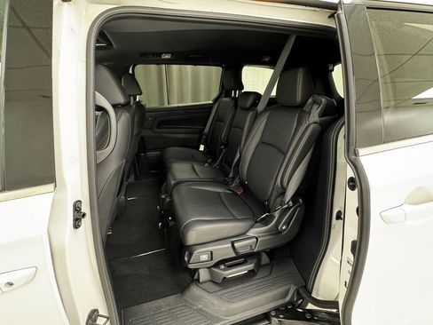 Used 2024 Honda Odyssey Sport image 11