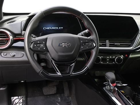 Used 2024 Chevrolet Trax RS w/ Sunroof Package FWD image 12