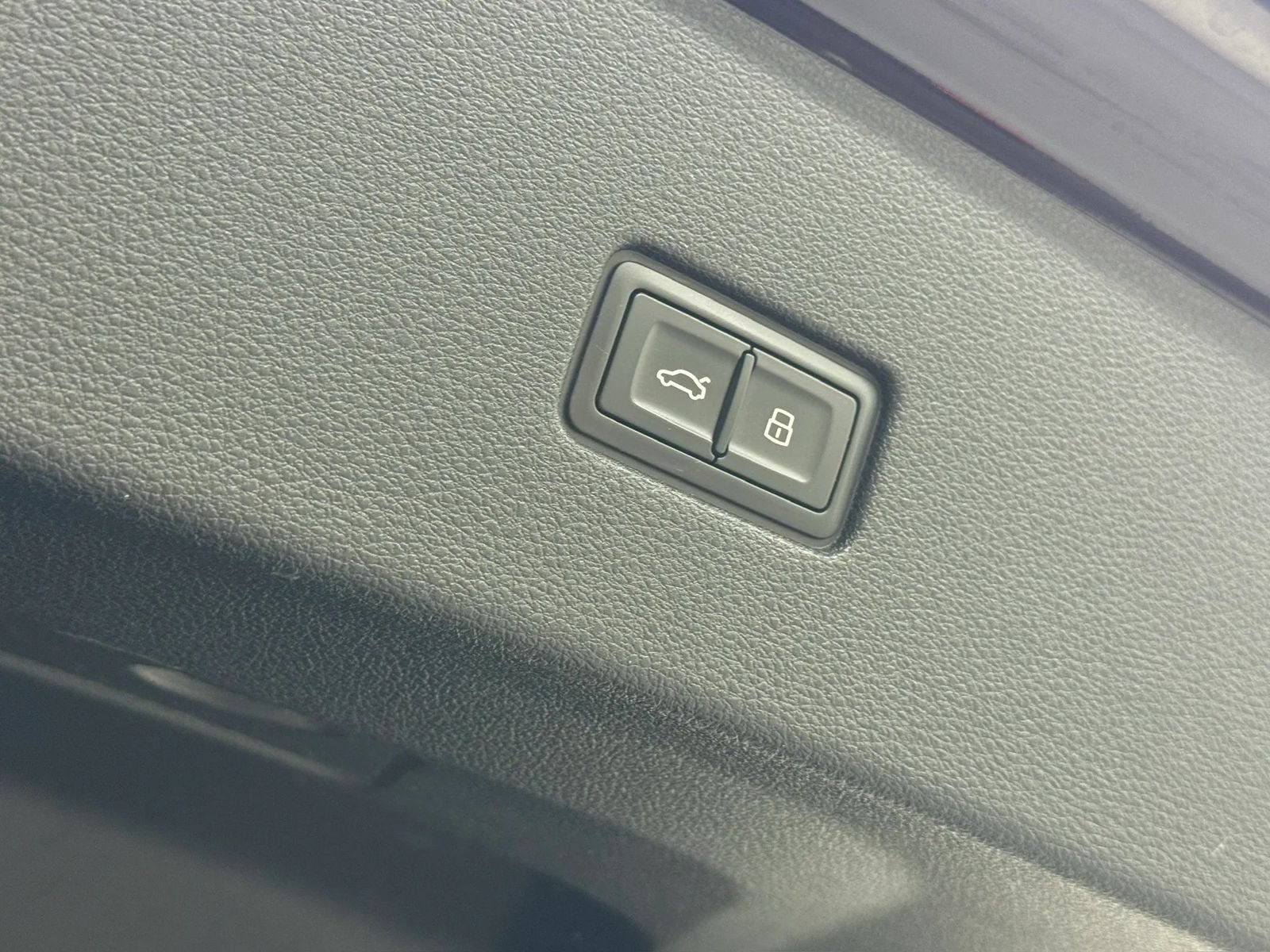Used 2019 Audi Q8 Premium Plus w/ Premium Plus AWD/4WD image 36