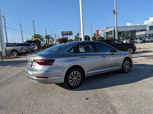 Certified 2020 Volkswagen Jetta SE image 6
