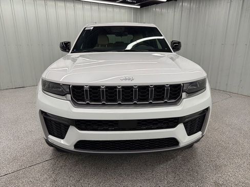New 2026 Jeep Grand Cherokee Limited RWD image 2