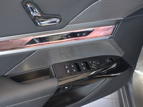 New 2026 BMW 750e xDrive w/ Executive Package image 12