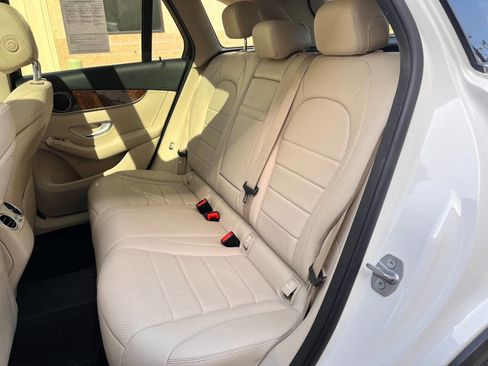 Used 2018 Mercedes-Benz GLC 300 4MATIC image 18