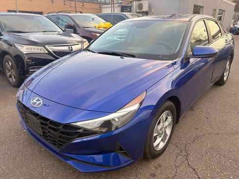 Used 2023 Hyundai Elantra SE image 1