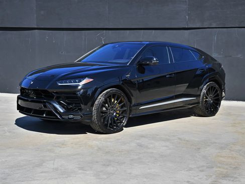 Used 2020 Lamborghini Urus AWD/4WD image 1