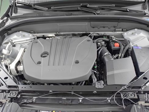 Certified 2025 Volvo XC60 B5 Plus w/ Protection Package Premier image 15