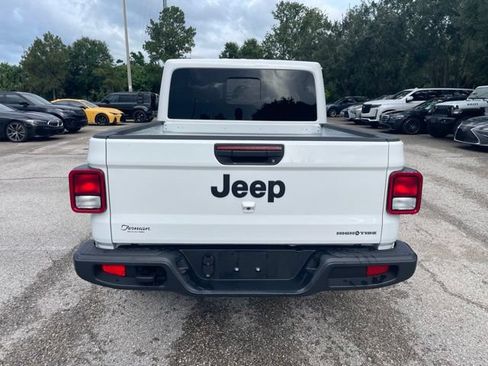 Used 2025 Jeep Gladiator Sport AWD/4WD image 3
