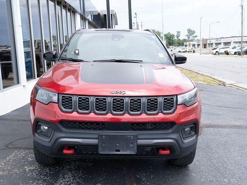 Used 2025 Jeep Compass Trailhawk AWD/4WD image 7
