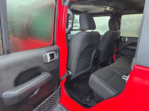 Used 2020 Jeep Gladiator Overland image 17