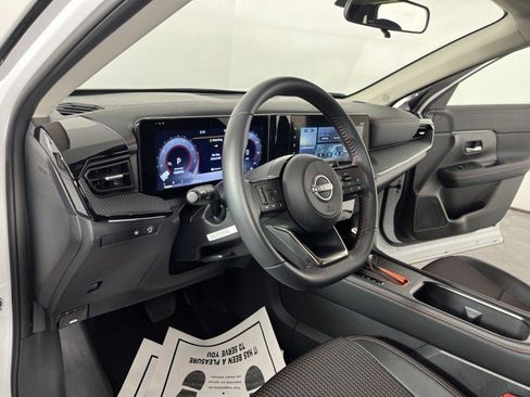 Used 2025 Nissan Kicks SR FWD image 16