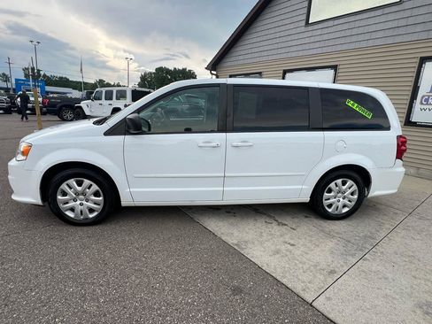 Used 2017 Dodge Grand Caravan SE image 8