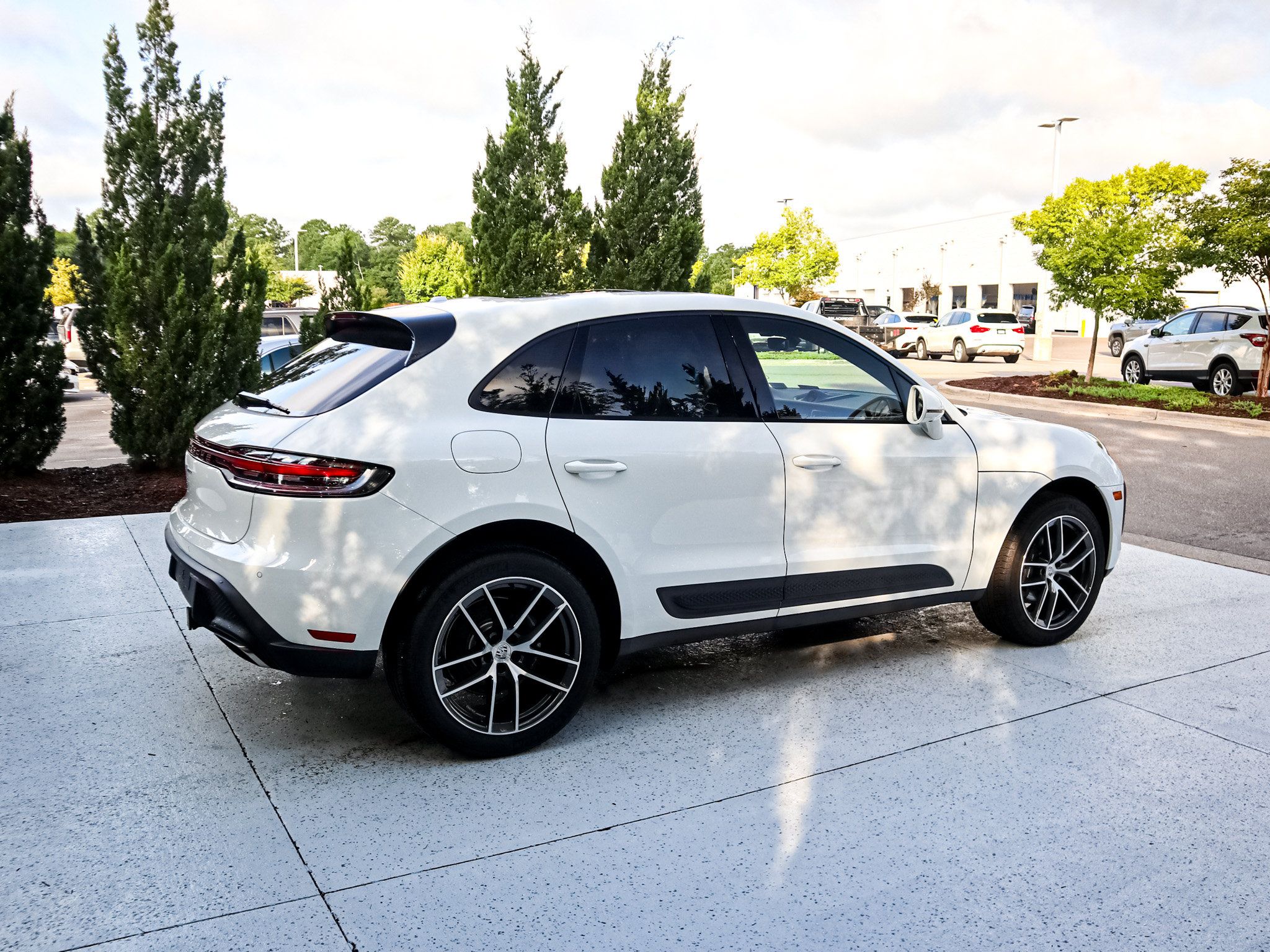 Used 2026 Porsche Macan AWD/4WD image 11