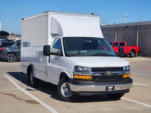 Used 2025 Chevrolet Express 3500 w/ Power Convenience Package image 2