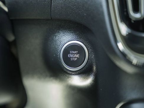 Certified 2024 Volvo XC40 B5 Ultimate AWD/4WD image 29