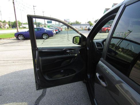 Used 2014 Dodge Grand Caravan SXT FWD image 10