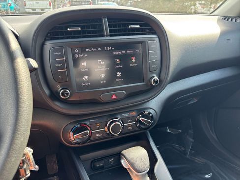 Used 2025 Kia Soul LX w/ LX Technology Package image 20