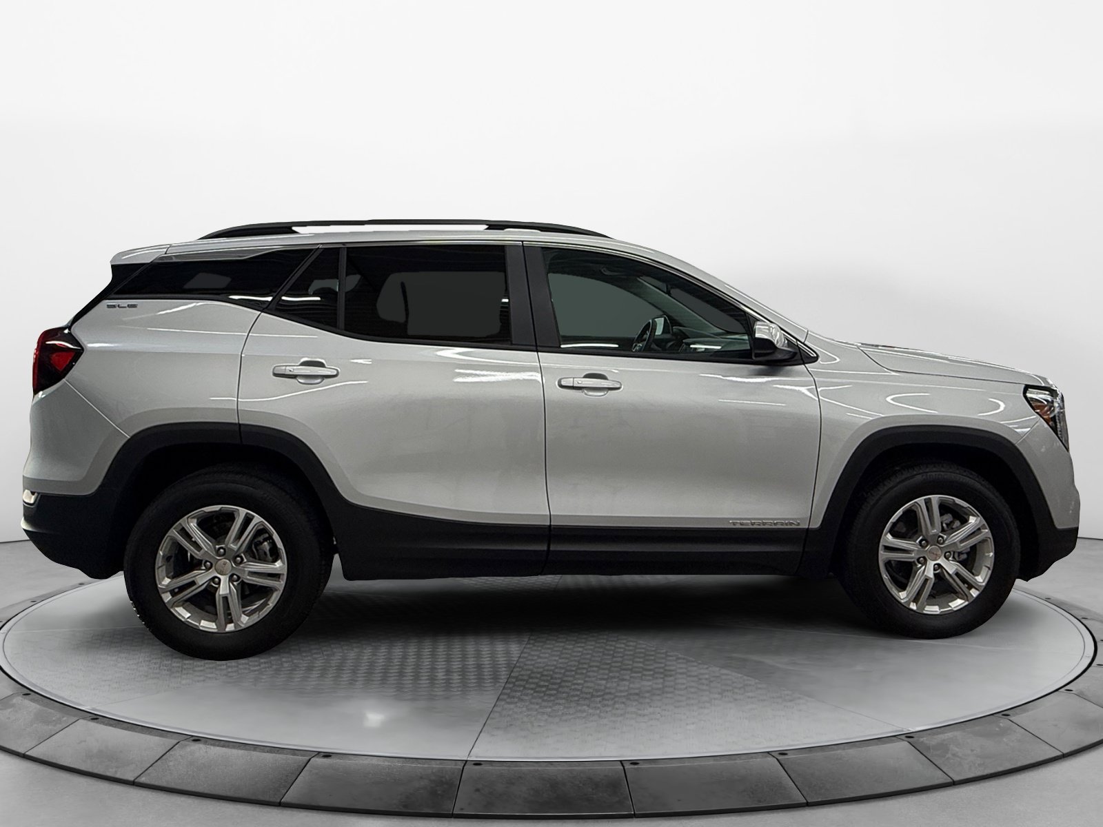 Used 2022 GMC Terrain SLE w/ Driver Convenience Package AWD/4WD image 2