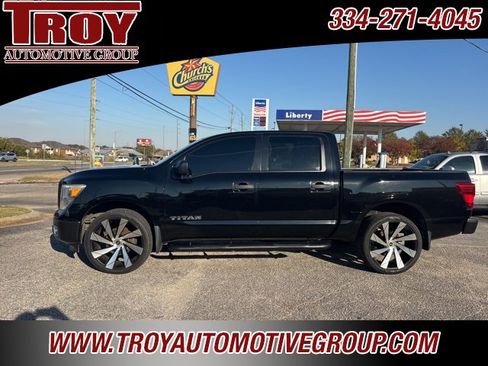 Used 2017 Nissan Titan S image 2