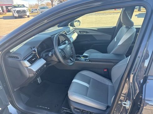 Used 2025 Toyota Camry SE image 19