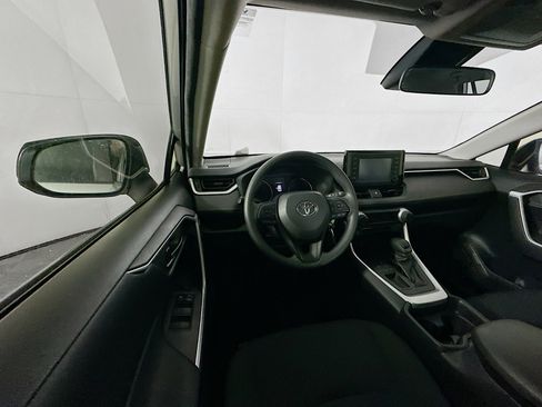 Used 2019 Toyota RAV4 LE FWD image 18