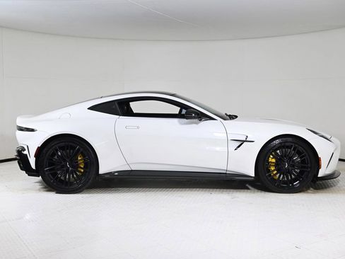 Used 2025 Aston Martin V8 Vantage Coupe image 18