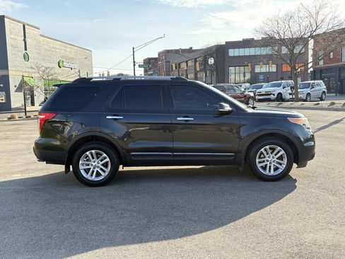 Used 2013 Ford Explorer XLT image 9