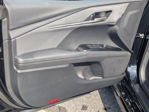 Used 2025 Toyota Camry SE image 10