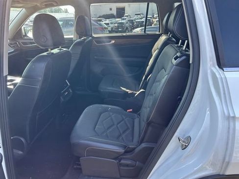 Used 2024 Volkswagen Atlas SE AWD/4WD image 9