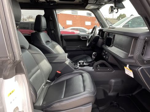 Used 2025 Ford Bronco Badlands AWD/4WD image 13