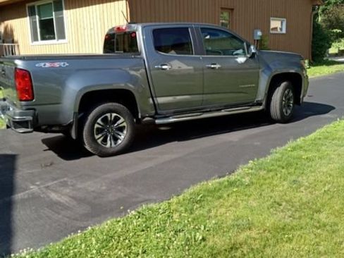 Used 2022 Chevrolet Colorado LT w/ Luxury Package AWD/4WD image 2
