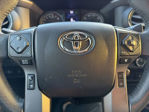 Used 2021 Toyota Tacoma TRD Sport image 10