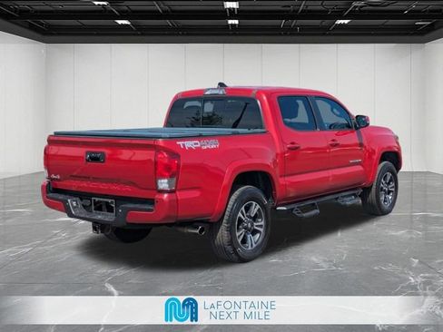 Used 2017 Toyota Tacoma TRD Sport AWD/4WD image 5