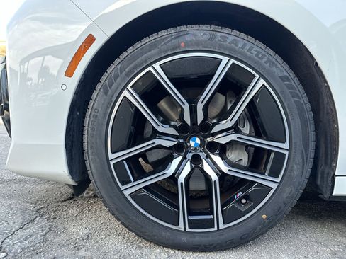 Used 2025 BMW 740i RWD image 18