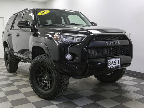 Used 2016 Toyota 4Runner SR5 image 2