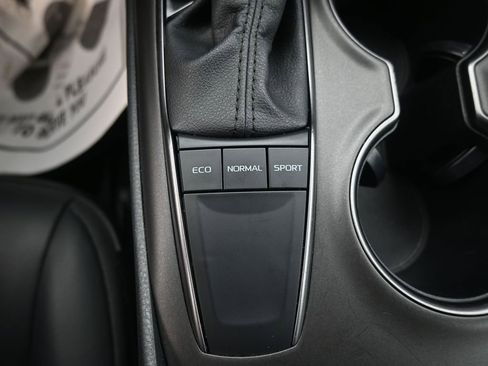 Used 2024 Toyota Camry SE image 13