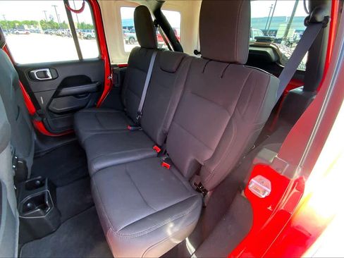 Used 2022 Jeep Wrangler Unlimited Sahara w/ Cold Weather Group AWD/4WD image 20