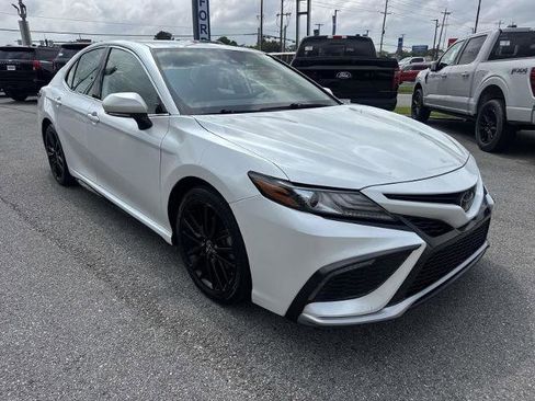 Used 2022 Toyota Camry XSE FWD image 3