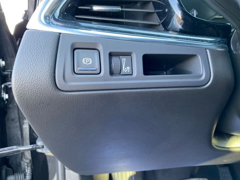 Used 2025 Cadillac XT5 Premium Luxury FWD image 29