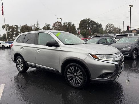 Used 2020 Mitsubishi Outlander SE image 7