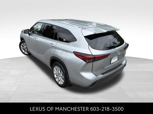 Used 2021 Toyota Highlander Limited AWD/4WD image 4