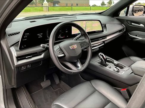 Used 2025 Cadillac XT4 Premium Luxury AWD/4WD image 13