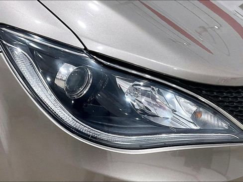 Used 2018 Chrysler Pacifica Touring-L Plus w/ Advanced Safetytec Group FWD image 29