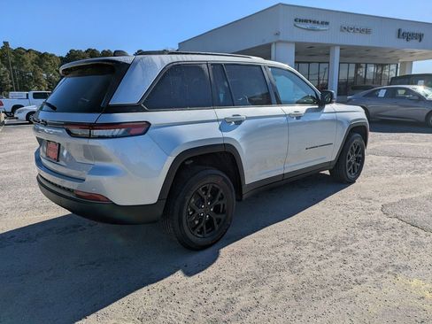 New 2026 Jeep Grand Cherokee Altitude RWD image 3