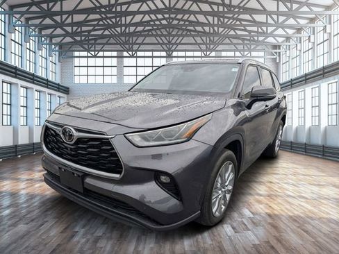 Used 2023 Toyota Highlander Limited FWD image 8