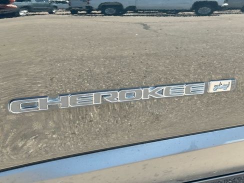 Used 2021 Jeep Cherokee Latitude Lux 80th Anniv w/ Quick Order Package 26U 80TH image 26