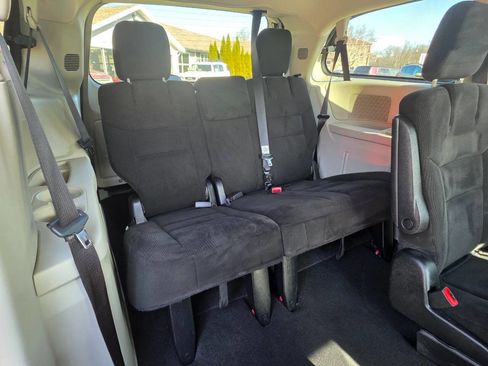 Used 2015 Dodge Grand Caravan SXT image 22