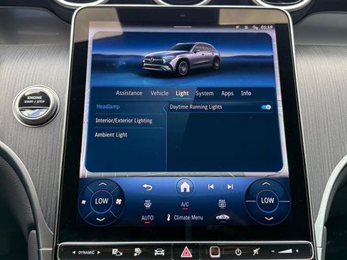 Used 2025 Mercedes-Benz GLC 350e 4MATIC image 29